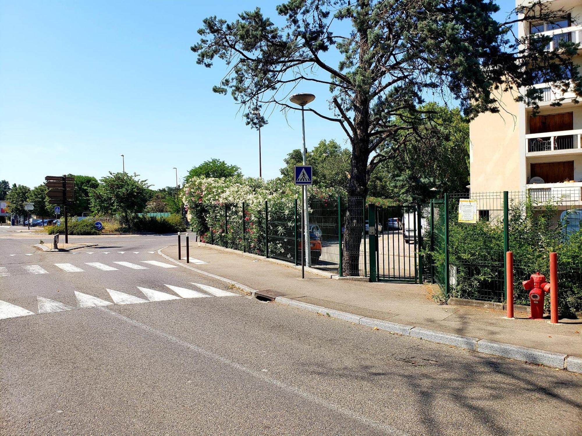 Air Conditioned Residential Suite From 1 To 6 - Bathtubs In Rooms - Self-Arrival - Wifi - Laundry - Parking Avignon Eksteriør billede