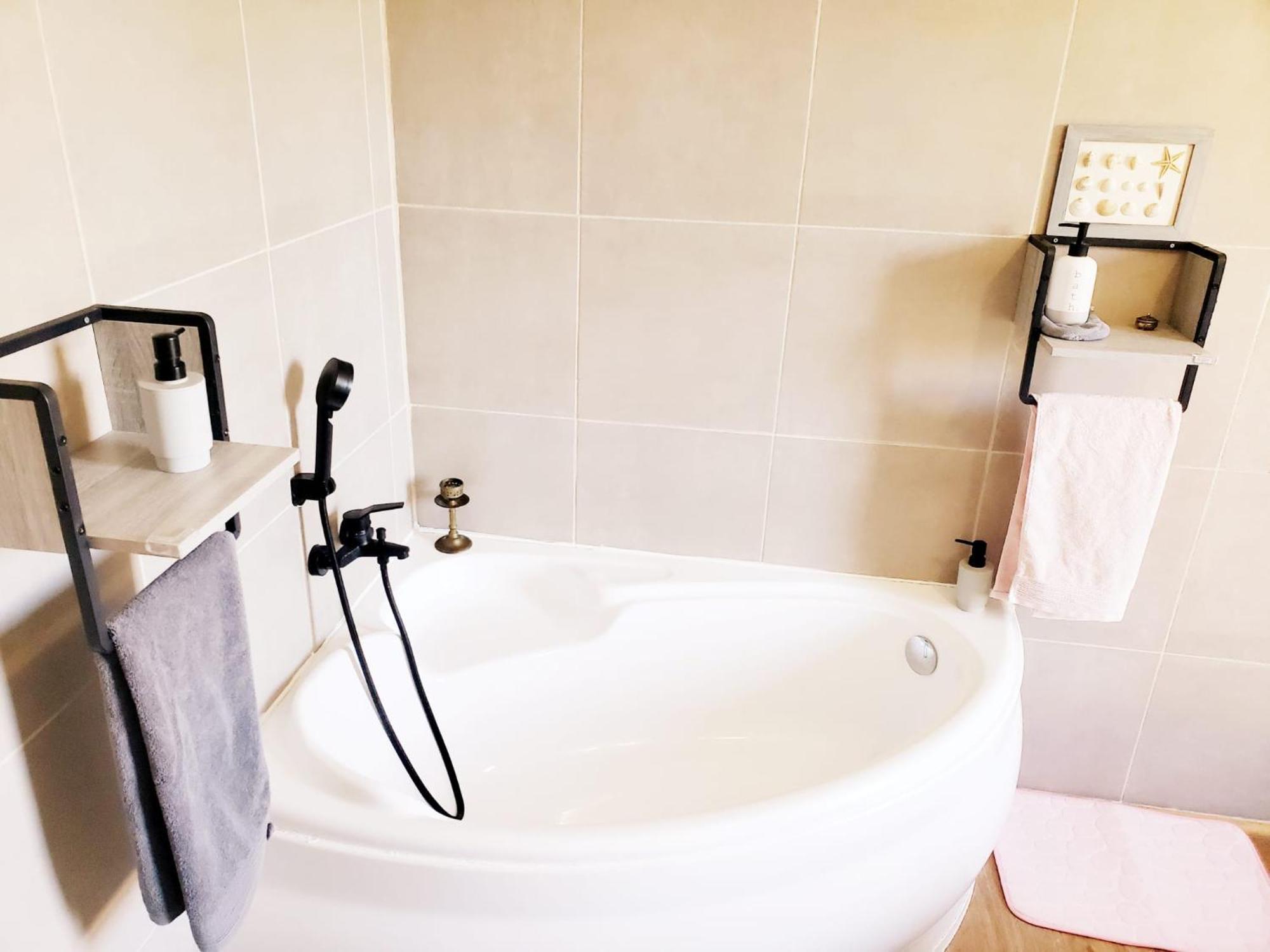 Air Conditioned Residential Suite From 1 To 6 - Bathtubs In Rooms - Self-Arrival - Wifi - Laundry - Parking Avignon Eksteriør billede